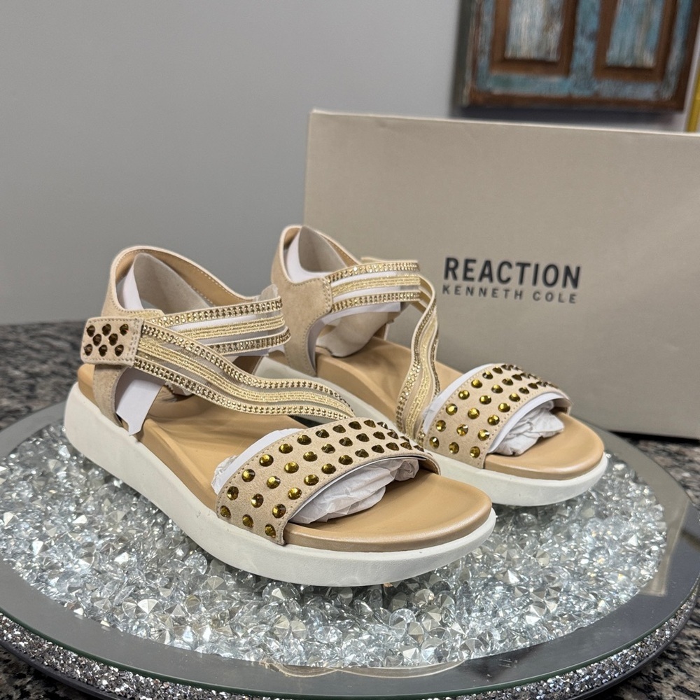 Reaction Kenneth Cole Taryn Gold Stud jeweled slingback Platform Sandals NEW 8.5